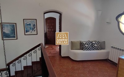 Beautiful Mediterranean villa with guest house and panoramic views.